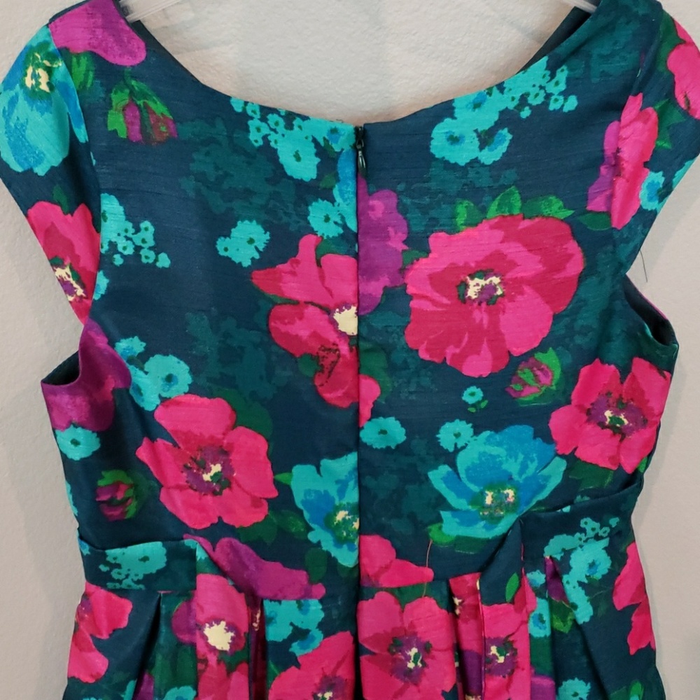 Beautiful Floral Dress - Picture 4 of 5